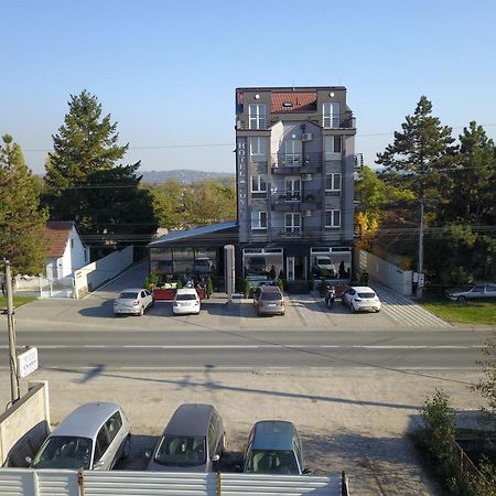 Hostel Royal Obrenovac  Exteriér fotografie