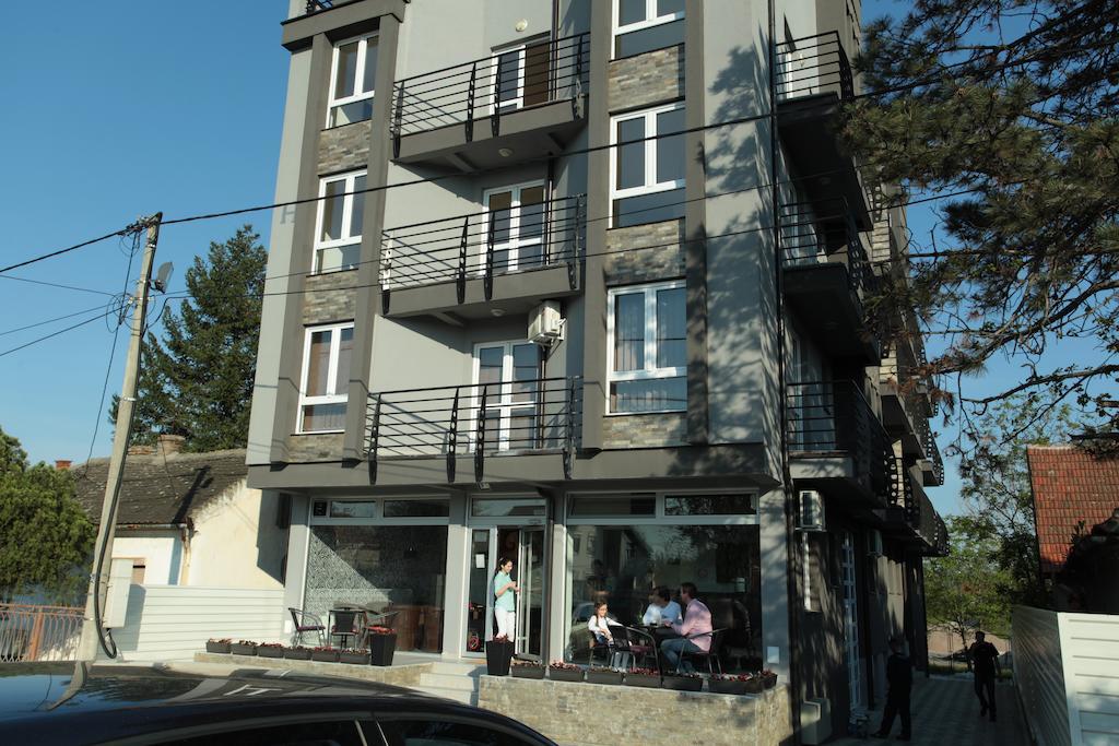 Hostel Royal Obrenovac  Exteriér fotografie