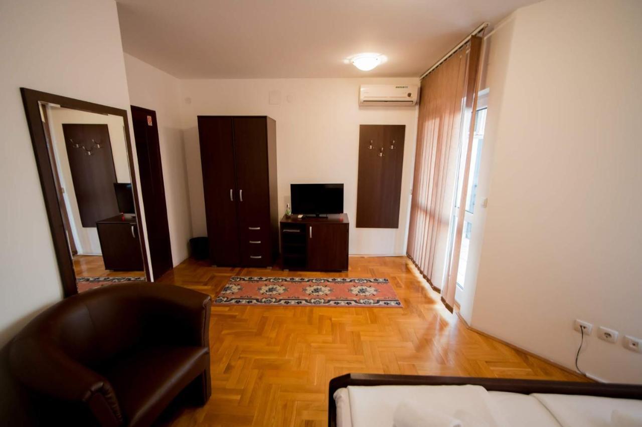 Hostel Royal Obrenovac  Exteriér fotografie